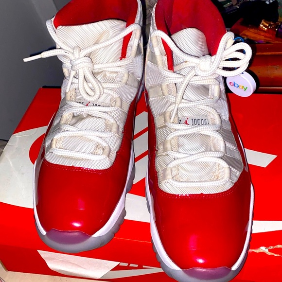 Jordan 11 cherry - Picture 2 of 12